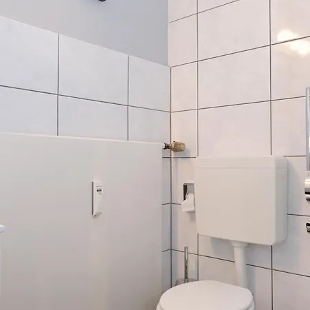 Апартаменты Geraeumiges City-wohnen In Dueren *